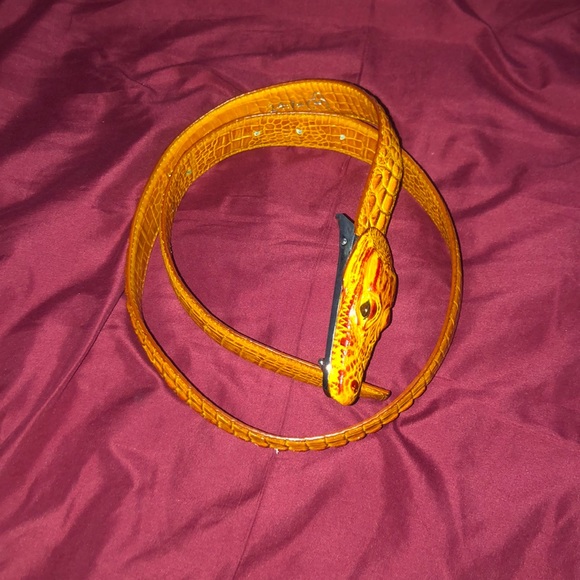 Am selling this nice belt with croc head - Picture 1 of 1